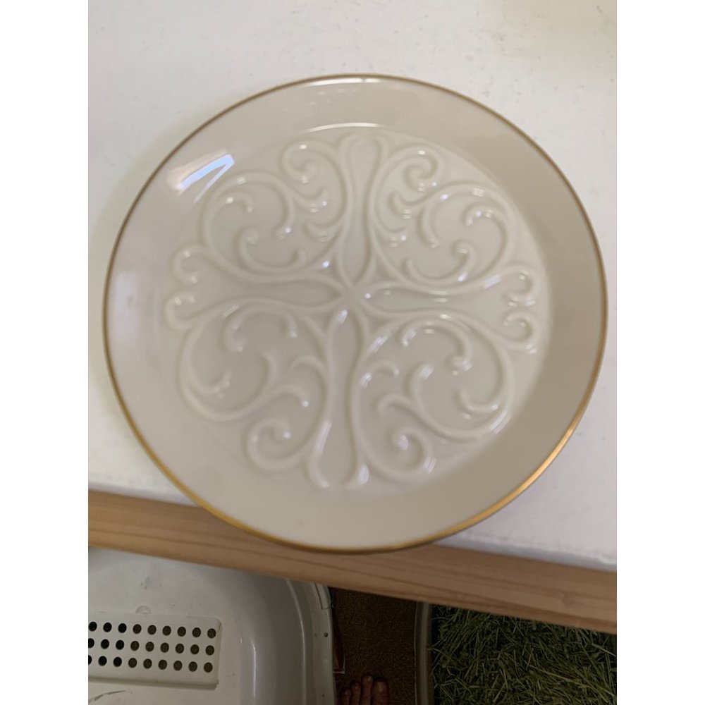 Lenox Special Small Round Plate with Raised Pattern - White and Gold